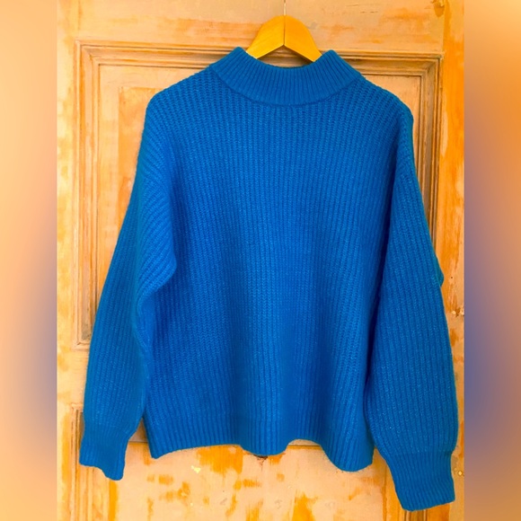 Best blue ever!! Cozy Reitmans jumper - Picture 1 of 5